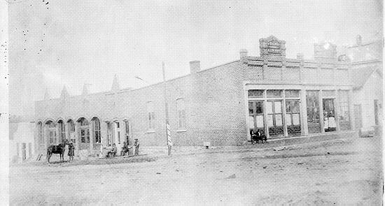 court_square.jpg (13127 bytes)