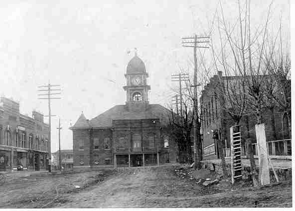 courthouse1903.jpg (18602 bytes)
