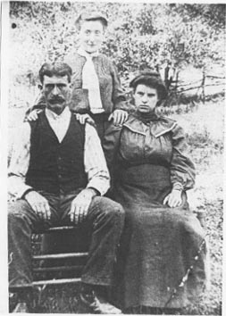 Henry and Emma (Dixon) Babb with Mary Babb