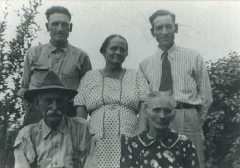 Elias & Louanna (Plowman) Chaney & with children: Robert, Sarah & Wilson
