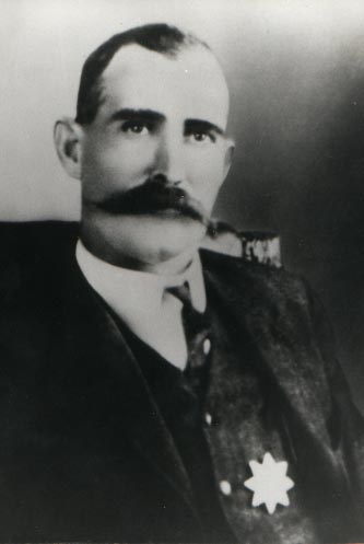 Robert Marshall Garrett (1860-1943), s/o Robert Henry Garrett and Angeline Barker. He was elected sheriff of Estill County, Kentucky in 1902.