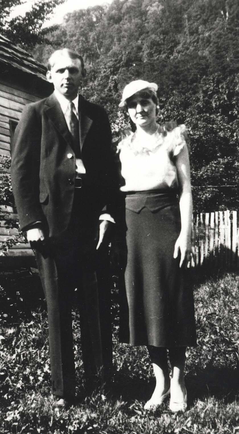 Lucy Garrett (1904-1991) and Esmer Garrett (1908-1994), daughter and son of Jacob C. Garrett and Bessie Richardson.