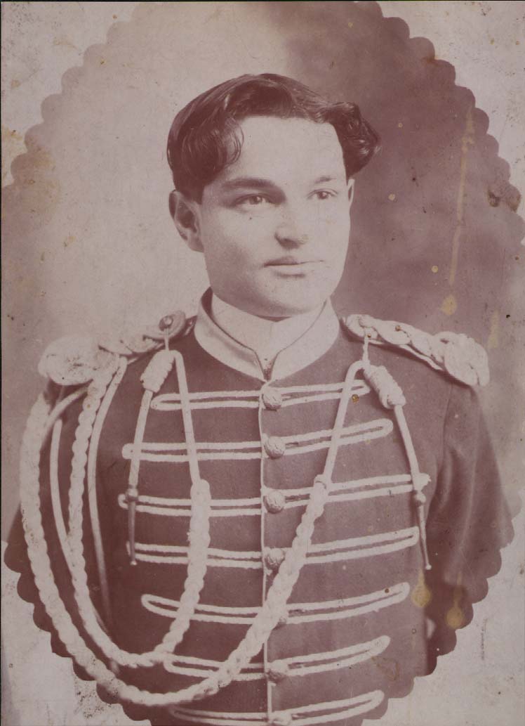 Taylor Price Garrett (1881-1919), s/o John Wesley Garrett and Mary Ellen Dalton. He died in France during W.W.I. He never married.