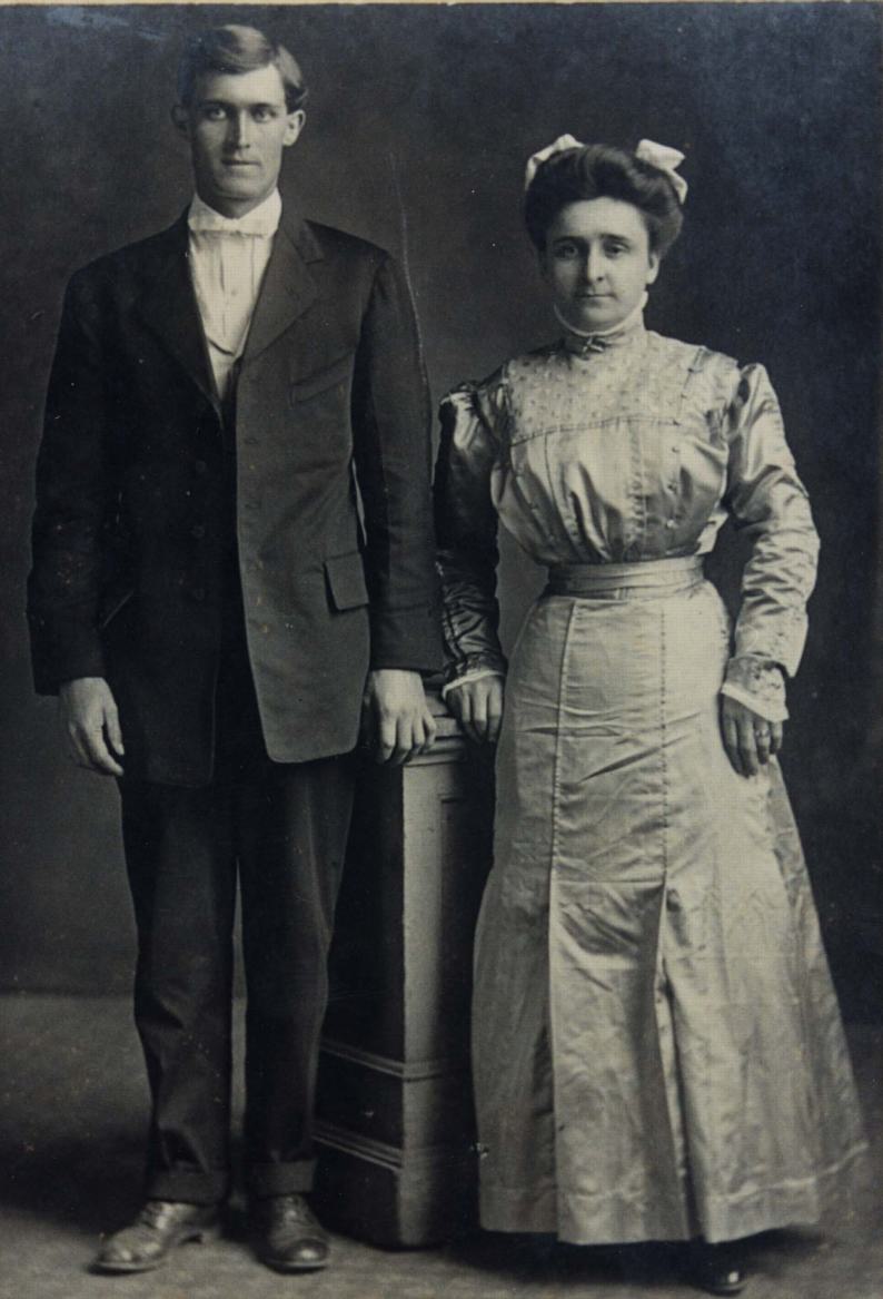 James Royston Garrett (1886-1963), s/o Robert Marshall Garrett and Lillie Bell Warford, and his wife, Eliza Jane Gum (1884-1950), d/o Thomas Edward Gum and Eliza Jane Snowden.
