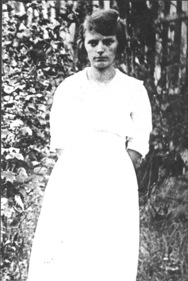 Lola Gentry (1903-1925), d/o James Isaac Gentry and Mary Ann King