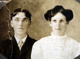 William D. Gentry and his wife, Hattie Bee Richardson. William D. Gentry (1887-1973), s/o Robert Gentry and Fannie M. Barker.