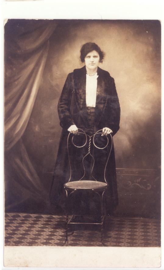 Lona Francis (McIntosh) Woosley in November 1917 when she was 18. She was born December 2, 1898, d/o Simpson and Sarah (Richardson) McIntosh of Millers Creek.
