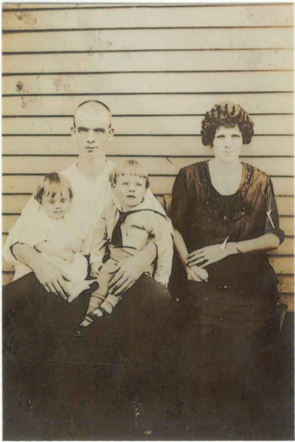 Pete & Lona (McIntosh) Woosley with children Howard & Virginia