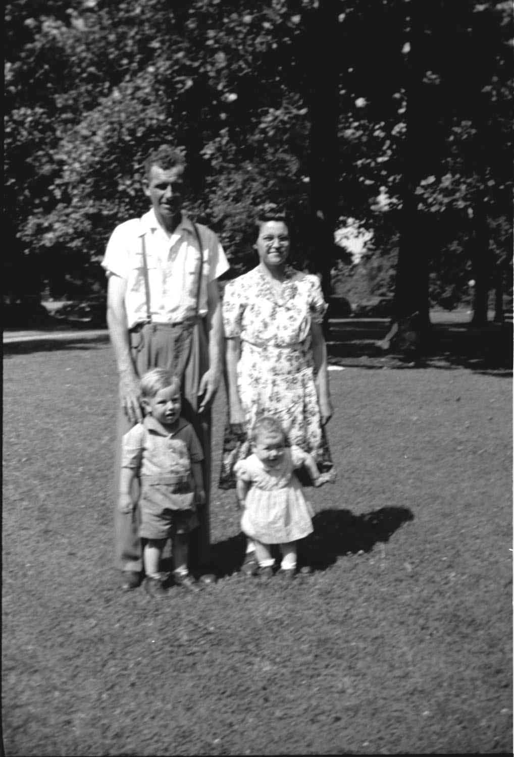 Nannie Lee (Newton) Reece, d/o Decatur and Lucy (Warner) Newton. Nannie Lee married Alvin Reece and both went to Deaf School in Danville, Ky.