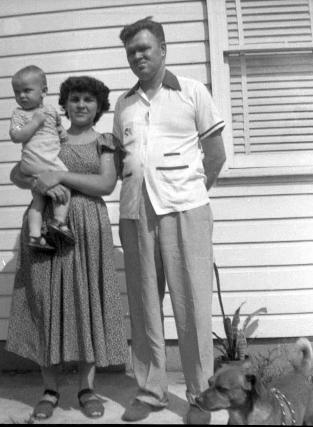 Barbara (Newton) Cole with oldest son Arthur. Barbara was d/o Decatur and Lucy (Warner) Newton of Pryse. She attended Deaf School in Danville, Ky.