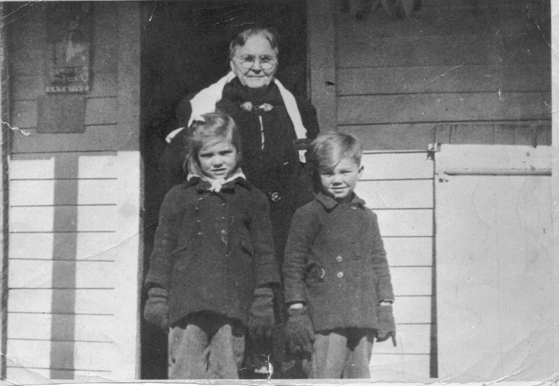Anna Delitha (Barnes) Patrick with grandchildren Virginia Ann Powell and Salem Moody "Jakey" Powell