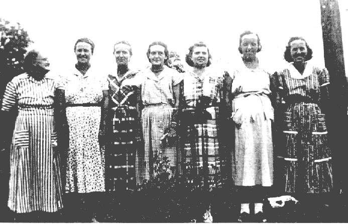 Nannie Sie Harrison Powell with daughters