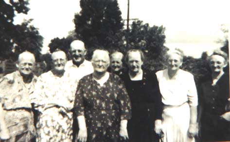 Walter & Lucy (Bicknell) Richardson's children: Left-Right: Flossie Richardson, Daisy Webb, Ermon, Addie Richardson, Dorothy Hymer, Unie French, Hattie Bee Gentry & Florence Willis.