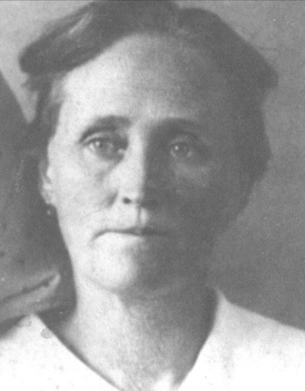 Lula Puckett Richardson (b. abt. 1880 d. Ohio), w/o Benjamin F. Richardson, d/o James Puckett and Mary White
