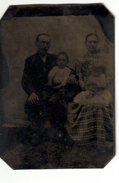 Rolland Witt & Martha Ann (Tipton) Witt, d/o John J. Tipton; Millard & (baby) Minnie