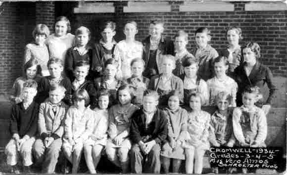 Cromwell Elementary, 1934, Grades 3 - 4 - 5, Miss Vera Amos